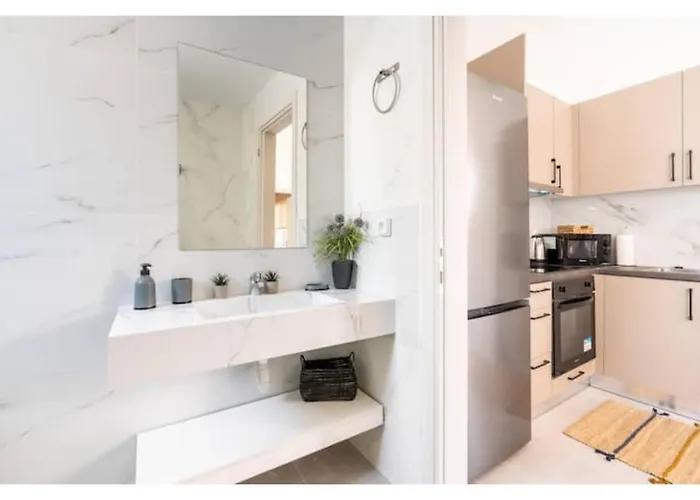 Evan Rhodes Rhodes City