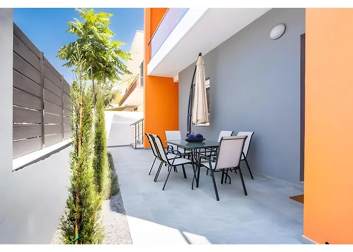 Evan Rhodes * Rhodes City